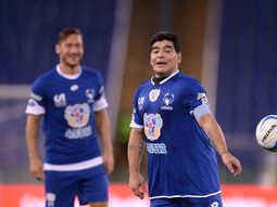 Maradona y Totti, en el Partido por la Paz Maradona y Totti, en el Partido por la Paz