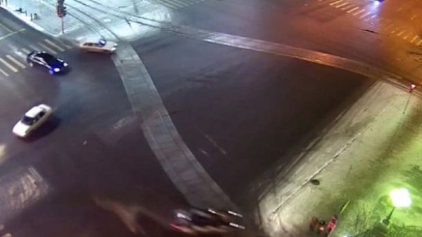 De película: Tres mujeres se salvaron de milagro de ser atropelladas