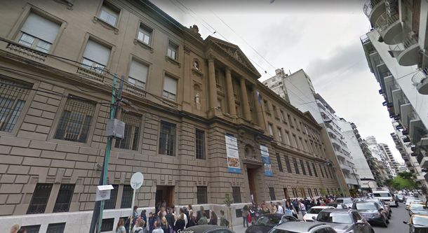 Fachada del Colegio Champagnat