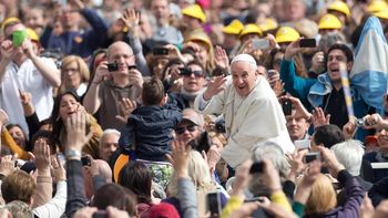el papa saludo a ex soldados antes de reunirse con isabel ii el papa saludo a ex soldados antes de reunirse con isabel ii