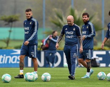 Sampaoli junto a Icardi, Messi y Dybala
