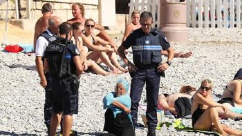 burkini: nueva polemica por el control policial en francia