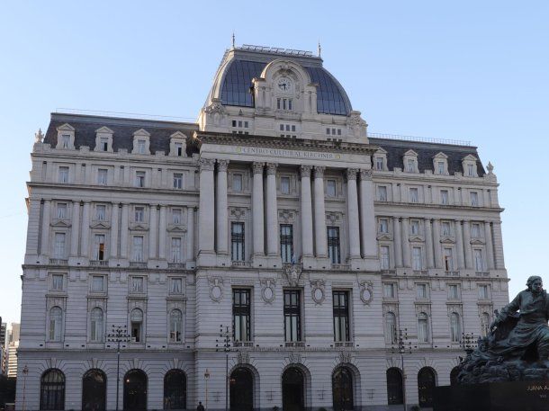 El ahora Palacio Libertad funcionaba como el Palacio de Correos y Telégrafos y se ubica en Sarmiento 151