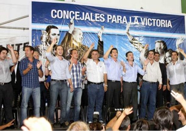 Cumbre de concejales kirchneristas en territorio massista