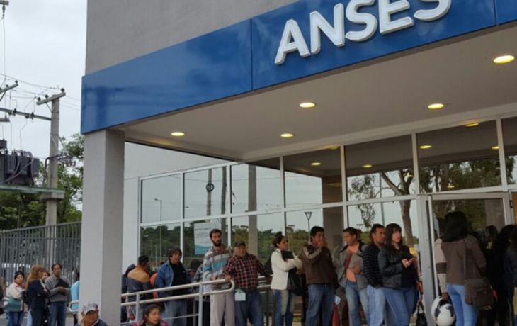 Por la extensión de la cuarentena, evalúan otorgar otro bono de $10.000 en mayo