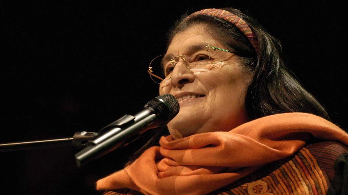 A 89 años del nacimiento de Mercedes Sosa, Leon Gieco y Ricardo Mollo ...