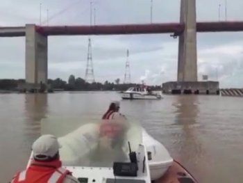 Intensa búsqueda de dos hermanos que se habrían arrojado al río Paraná
