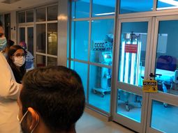 Equipo de desinfecci&oacute;n por radiaci&oacute;n ultravioleta en el Hospital El Cruce