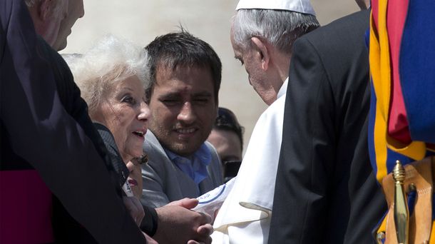 El Papa recibe a Carlotto y su nieto en el Vaticano