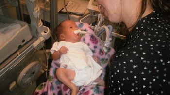 Luz Milagros con su mamá Luz Milagros con su mamá