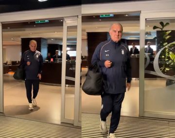 Más solo que Loco Bielsa: así fue la llegada del DT a Uruguay tras el Mundial
