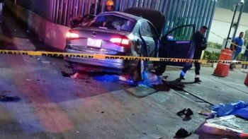 El auto que atropelló y mató cuatro personas en puerta de hospital IMSS. El auto que atropelló y mató cuatro personas en puerta de hospital IMSS.