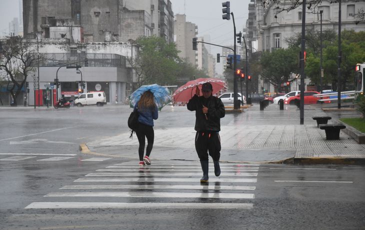 Temporal en Buenos Aires: sigue la alerta meteorológico y ya graniza en el Conurbano