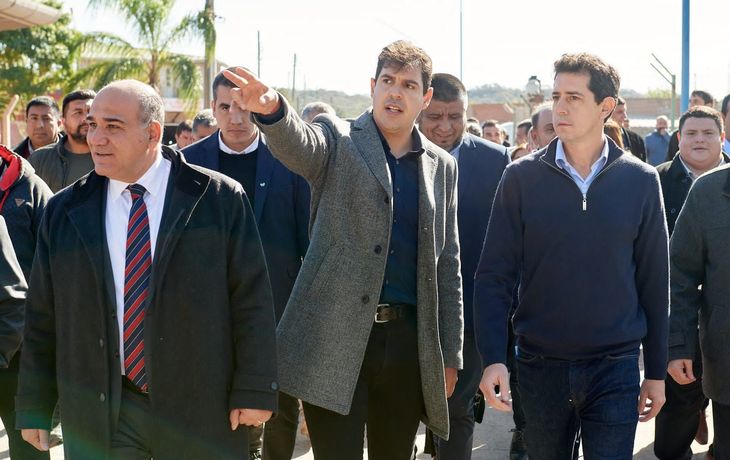 Wado de Pedro, de recorrida por Tucumán junto a Juan Manzur y Osvaldo Jaldo.&nbsp;