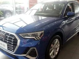 Llevaron a su hija a un concesionario de autos de alta gama y la nena rayó diez vehículos