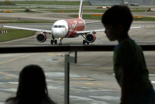 Cerró el segundo día de búsqueda y no hay rastros del avión de AirAsia
