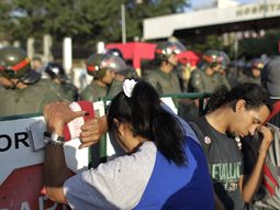 continua el masivo velatorio del lider bolivariano continua el masivo velatorio del lider bolivariano