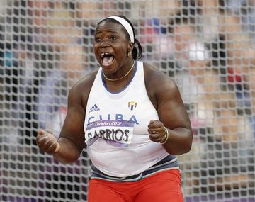 Una atleta cubana sancionada no puede devolver su medalla porque la vendió