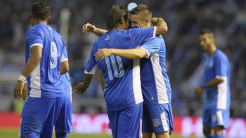 racing hizo valer el hombre de mas y derroto por 3-1 a independiente racing hizo valer el hombre de mas y derroto por 3-1 a independiente