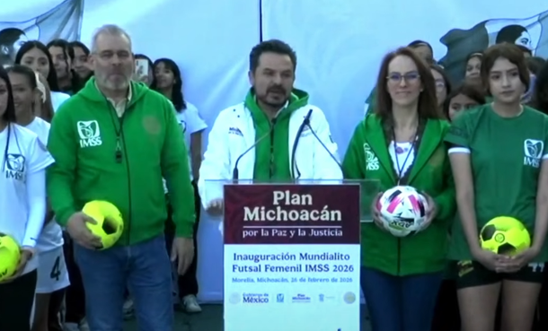 Zoé Robleod en la presentación del Mundialito IMSS de futsal femenil.