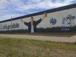 la campora pinto un mural junto a los restos de nestor la campora pinto un mural junto a los restos de nestor