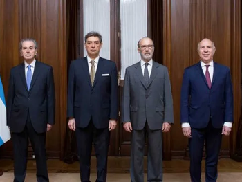 Corte Suprema: piden declarar inconstitucional la reelección de intendentes
