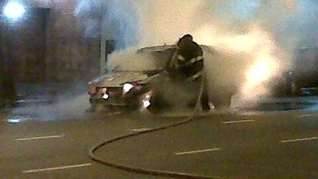 susto en san cristobal por el incendio de un taxi