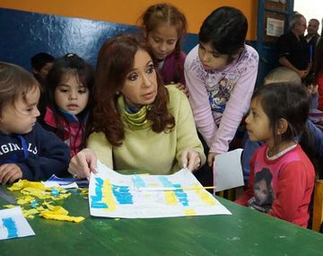 Cristina Kirchner recorrió la Isla Maciel y se reunió con curas villeros