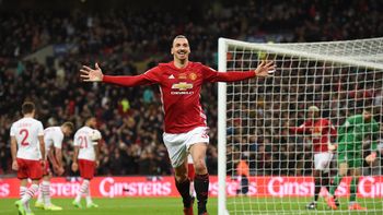 El delantero sueco, el estandarse del equipo del portugués Mourinho El delantero sueco, el estandarse del equipo del portugués Mourinho