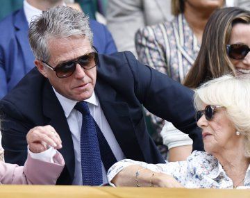 Papelón: Hugh Grant se quedó dormido en pleno partido de Wimbledon