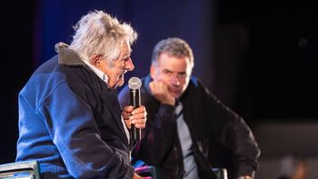 Yamandú Orsi se reunió con el expresidente José Mujica para trazar los ejes de una eventual gestión. Yamandú Orsi se reunió con el expresidente José Mujica para trazar los ejes de una eventual gestión.