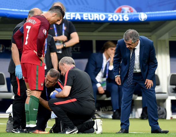Cristiano Ronaldo recibió un golpe de Payet y abandonó la final de la Eurocopa entre lágrimas
