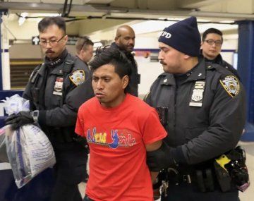 Nueva York: un hombre prendió fuego a una mujer en el subte
