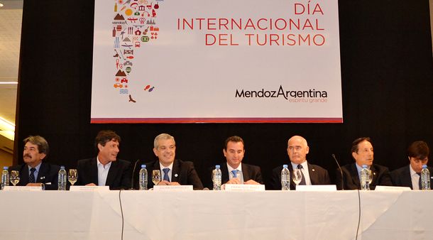 El Gobierno asegura que crecerá el turismo interno en el verano