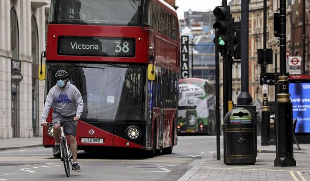 Inglaterra ya vive la pospandemia: el primer día casi sin restricciones