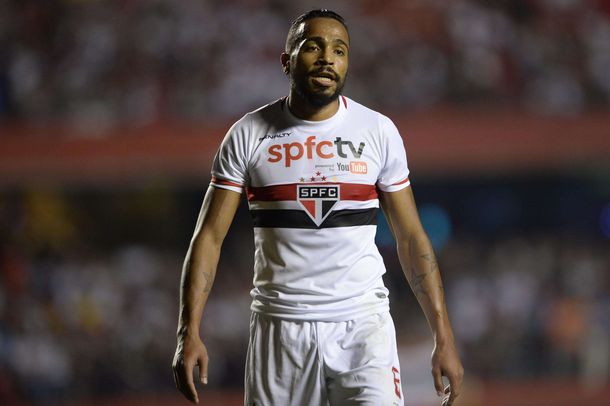 El representante de Álvaro Pereira reconoció que hayun interés de River