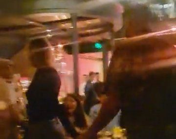 Taylor Swift fue a un restaurante porteño con su novio y revolucionó el lugar