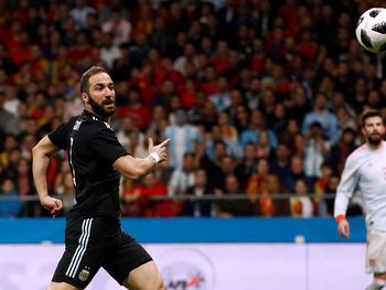 Higuaín, irónico tras las críticas y los memes en su contra