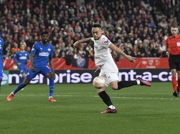 Golazo y asistencia de taco de Lucas Ocampos en la goleada del Sevilla