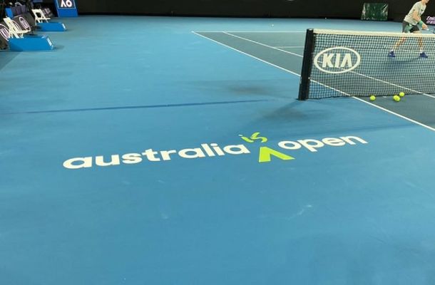 El Open de Australia suspendió la jornada del jueves: hay 600 personas aisladas
