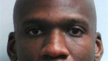 el autor del tiroteo era un condecorado de la marina