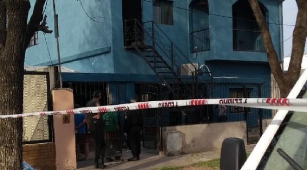 VIDEO: Un sospechoso muerto y dos policías heridos en un allanamiento