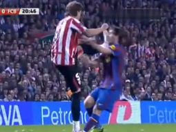 La brutal plancha del defensor venezolano La brutal plancha del defensor venezolano