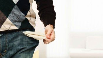 Crece la brecha social: la clase alta piensa en viajar, mientras la clase media hace malabares