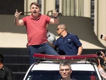 Bolsonaro desafío las recomendaciones y participó en una jornada de manifestaciones