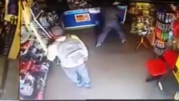 asaltaron una farmacia, con termo y mate bajo el brazo asaltaron una farmacia, con termo y mate bajo el brazo