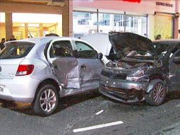 un choque multiple dejo tres heridos un choque multiple dejo tres heridos