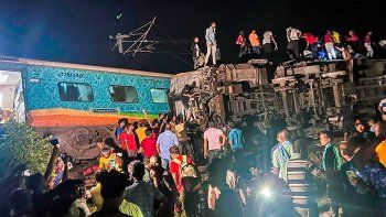Trágico accidente de tren en India: habría al menos 120 muertos