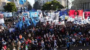 san cayetano: miles de personas se movilizaron para pedir trabajo san cayetano: miles de personas se movilizaron para pedir trabajo
