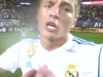 El alemán Kroos, en primer plano en plena protesta